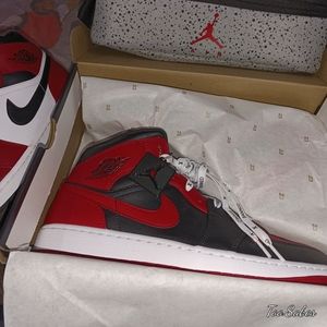 Air Jordan 1 Mid Banned